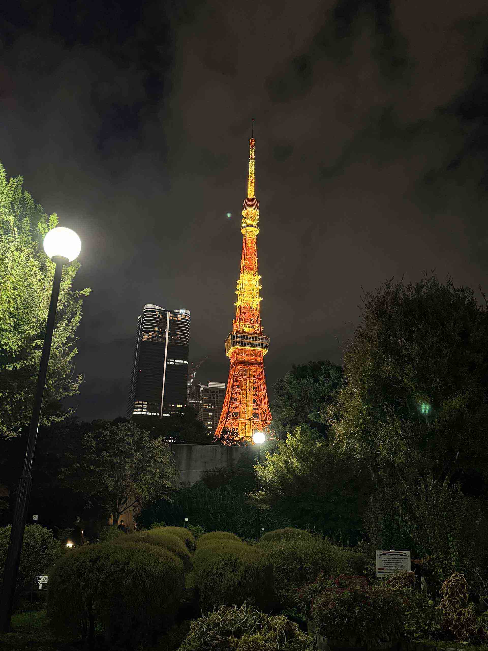 推論（Inference）とは？AIの「学習」と「使う」の違いを解説