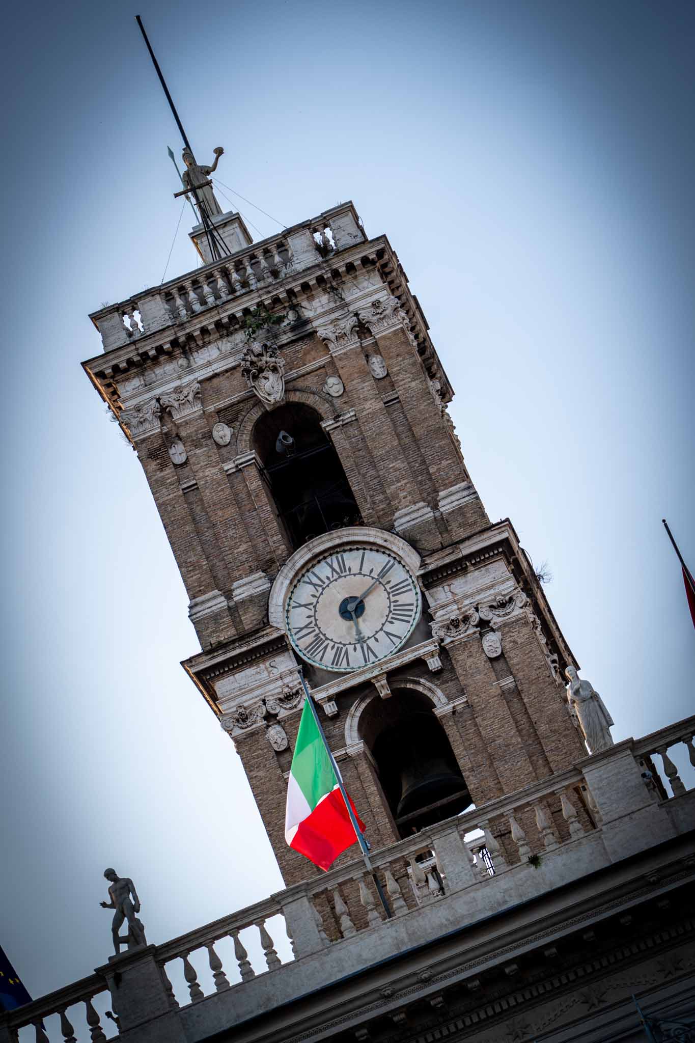 DX人材がいない中小企業の戦略｜外注vs育成の選び方