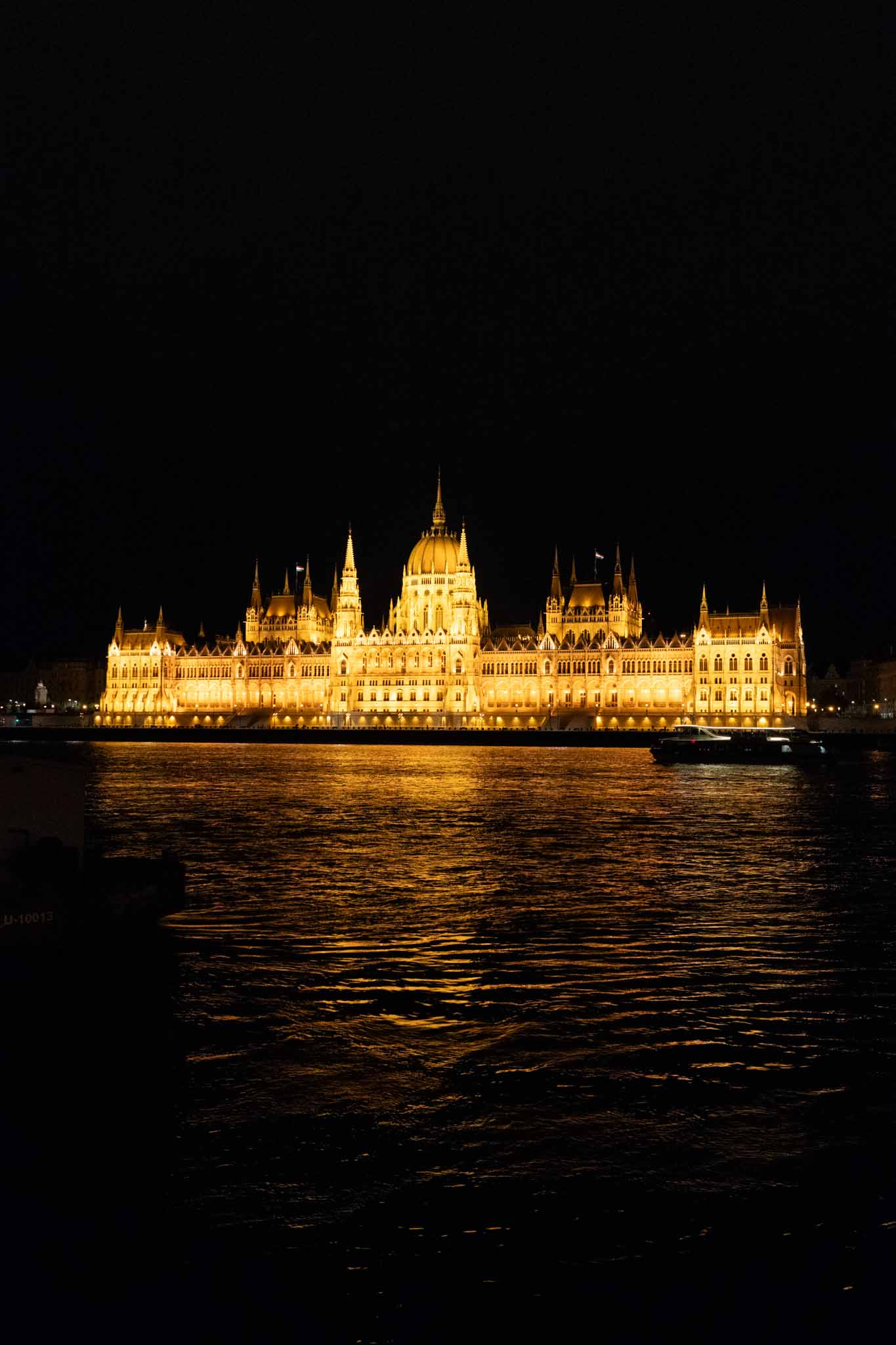 飲食業のAI活用事例｜予約管理・発注最適化・人員配置で利益率アップ