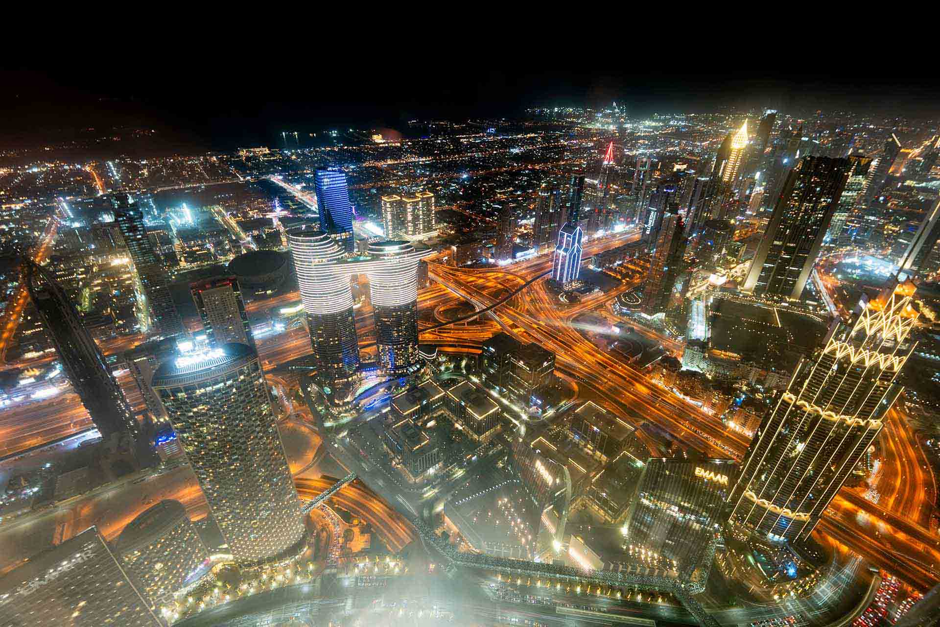 GAN（敵対的生成ネットワーク）とは？2つのAIが競い合う仕組みを解説